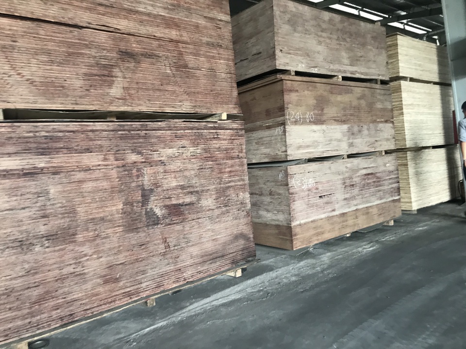 Hệ luỵ xưởng bóc mọc như nấm sau mưa: Chặn cầu tranh nhau từng xe gỗ - 5 Hệ luỵ xưởng bóc mọc như nấm sau mưa: Chặn cầu tranh nhau từng xe gỗ - 5