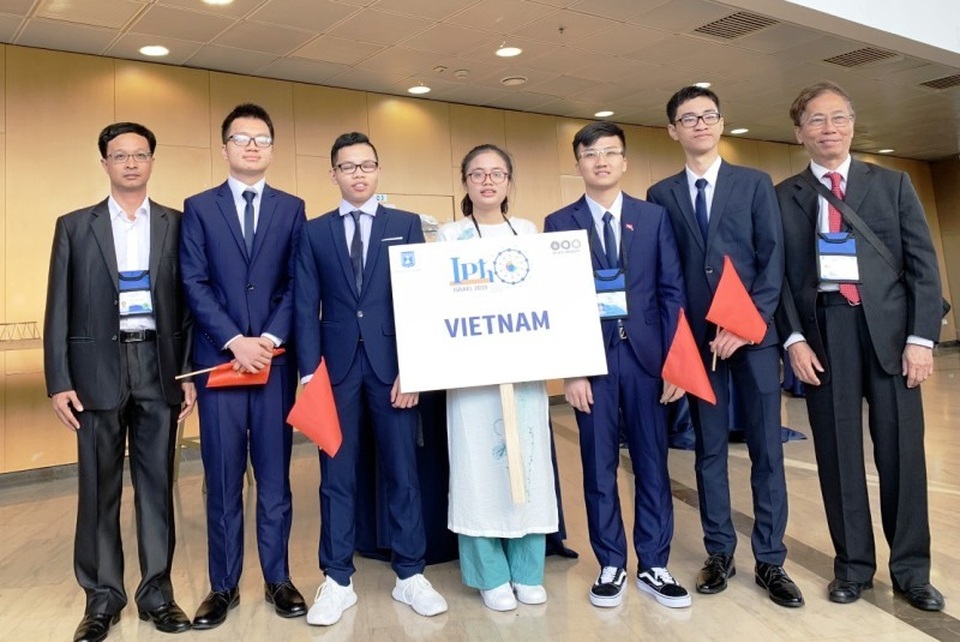 Thanh Hóa: Thưởng 750 triệu đồng cho học sinh và giáo viên đoạt huy chương tại các kỳ thi Olympic - 1 Thanh Hóa: Thưởng 750 triệu đồng cho học sinh và giáo viên đoạt huy chương tại các kỳ thi Olympic - 1