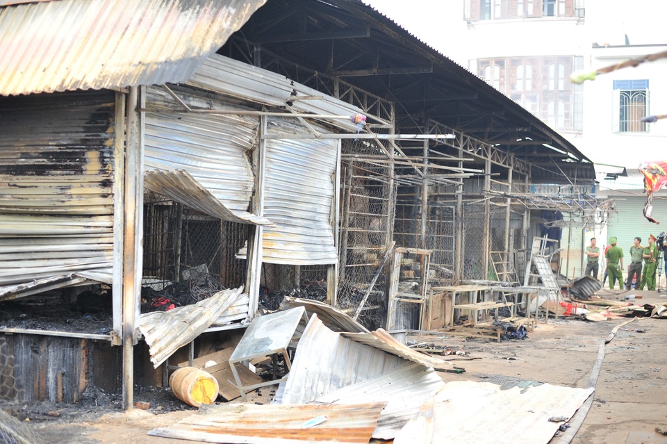 Vụ cháy chợ thiêu rụi 45 ki ốt: Trên 10 tỷ đồng ra tro - 3