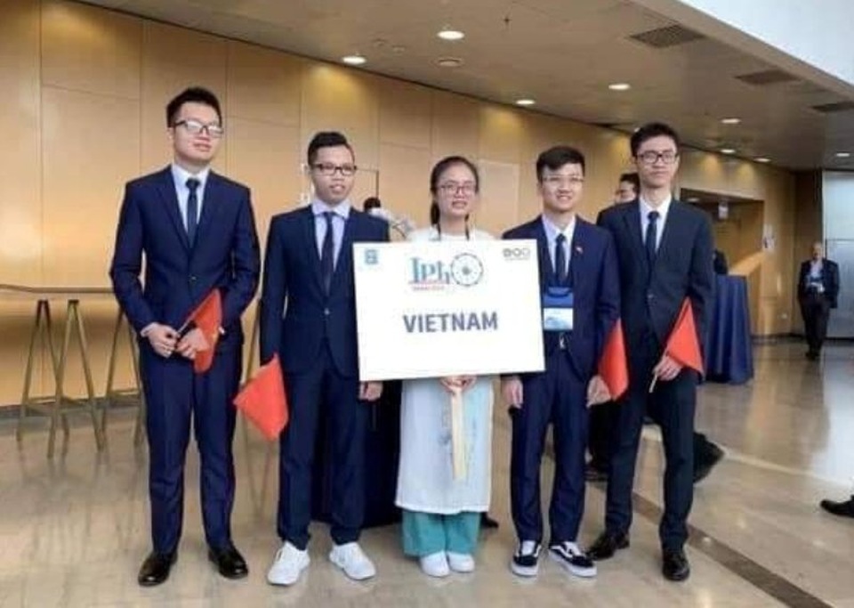 Nữ sinh duy nhất trong đoàn Việt Nam giành huy chương Vàng Olympic Vật lý Quốc tế 2019 - 1 Nữ sinh duy nhất trong đoàn Việt Nam giành huy chương Vàng Olympic Vật lý Quốc tế 2019 - 1