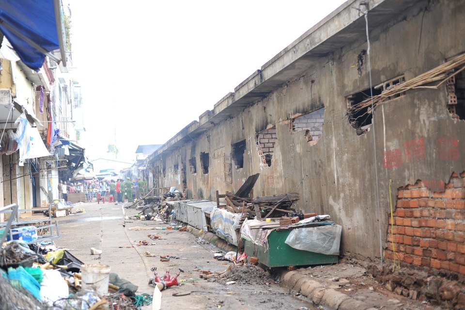 Vụ cháy chợ thiêu rụi 45 ki ốt: Trên 10 tỷ đồng ra tro - 5