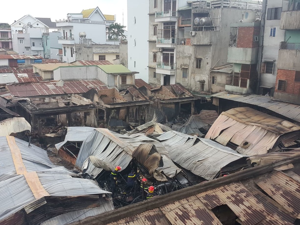 Vụ cháy chợ thiêu rụi 45 ki ốt: Trên 10 tỷ đồng ra tro - 1