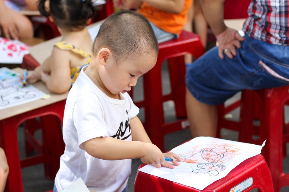 Hàng chục bạn nhỏ hào hứng trong ngày hội “Sắc màu hạnh phúc” - 6 Hàng chục bạn nhỏ hào hứng trong ngày hội “Sắc màu hạnh phúc” - 6