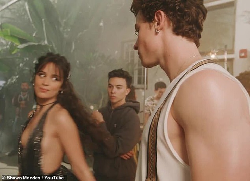 Camila Cabello công khai hò hẹn với Shawn Mendes - 4 Camila Cabello công khai hò hẹn với Shawn Mendes - 4