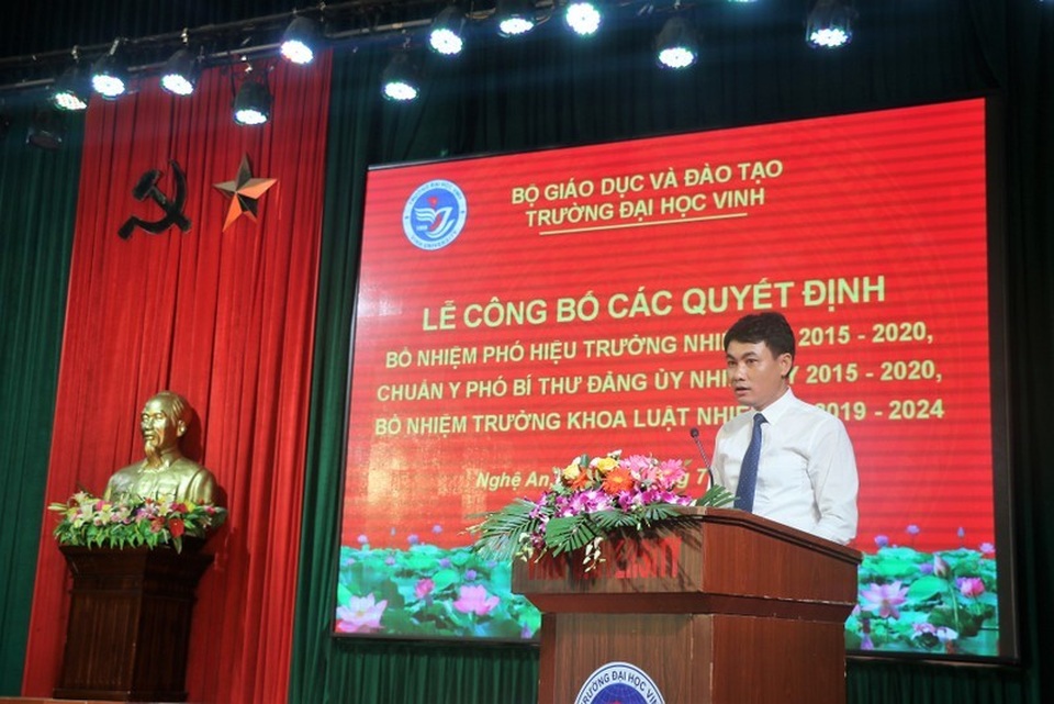Trường Đại học Vinh bổ nhiệm tân Phó hiệu trưởng - 2 Trường Đại học Vinh bổ nhiệm tân Phó hiệu trưởng - 2