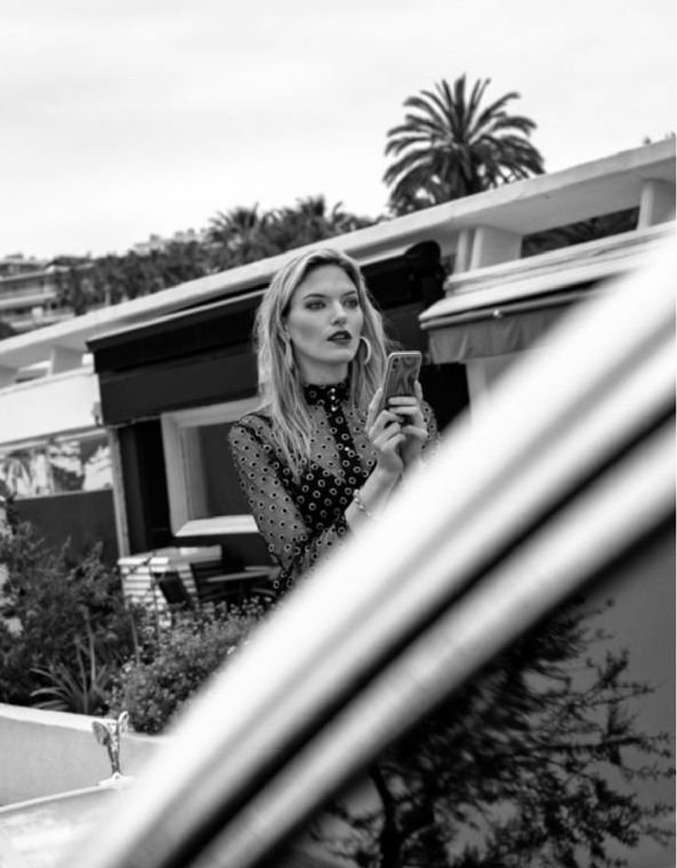 Martha Hunt thon thả và quyến rũ trong bộ ảnh mới - 11