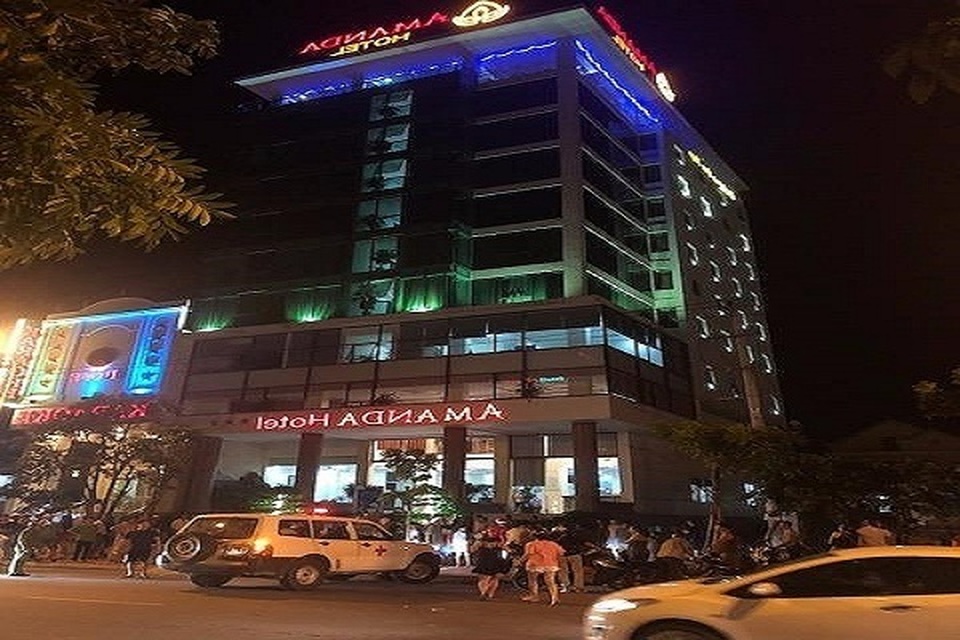 Lên tầng 11 khách sạn uống cà phê rồi bất ngờ nhảy lầu tự vẫn - 1