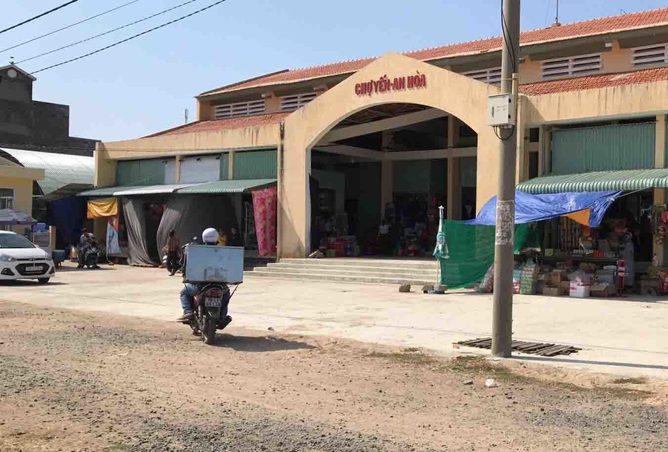 Phú Yên: Chợ tiền tỷ xây xong vẫn đìu hiu vì nhiều tiểu thương không mặn mà! - 4 Phú Yên: Chợ tiền tỷ xây xong vẫn đìu hiu vì nhiều tiểu thương không mặn mà! - 4