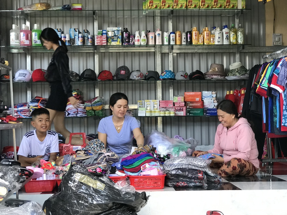 Phú Yên: Chợ tiền tỷ xây xong vẫn đìu hiu vì nhiều tiểu thương không mặn mà! - 6 Phú Yên: Chợ tiền tỷ xây xong vẫn đìu hiu vì nhiều tiểu thương không mặn mà! - 6