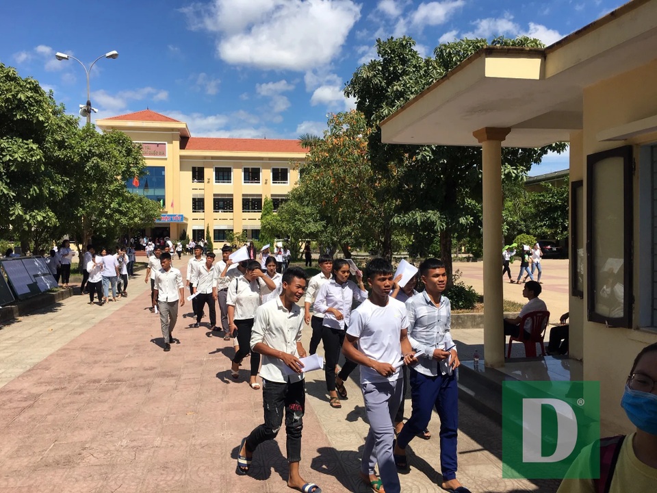 Nam sinh Quảng Bình đạt điểm 10 ở cả 2 môn Địa lý và Lịch sử - 1 Nam sinh Quảng Bình đạt điểm 10 ở cả 2 môn Địa lý và Lịch sử - 1