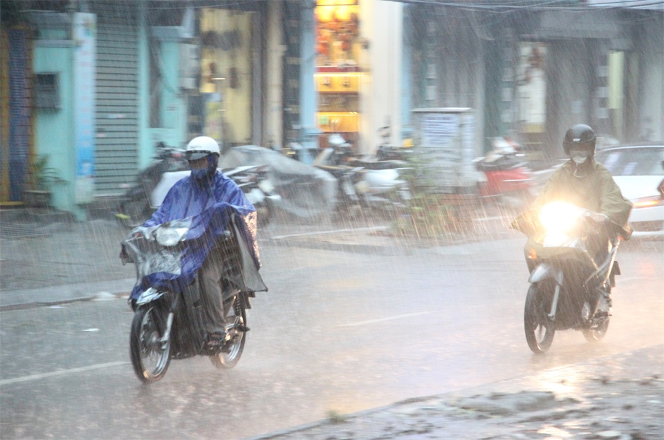 Hà Nội nắng nóng, vùng núi Bắc Bộ mưa giông - 1 Hà Nội nắng nóng, vùng núi Bắc Bộ mưa giông - 1