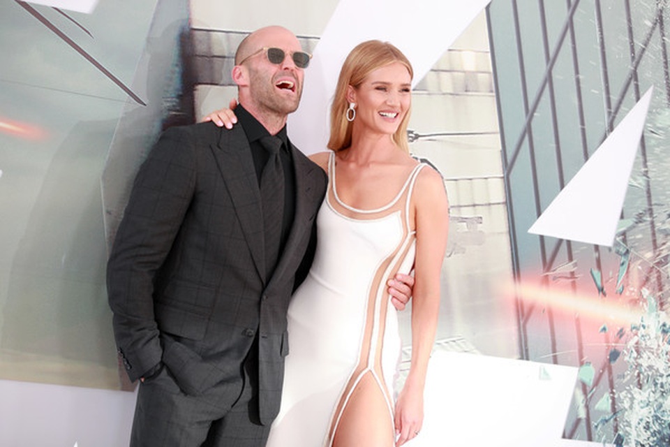 Rosie Huntington-Whiteley đẹp đôi bên Người vận chuyển - 3 Rosie Huntington-Whiteley đẹp đôi bên Người vận chuyển - 3