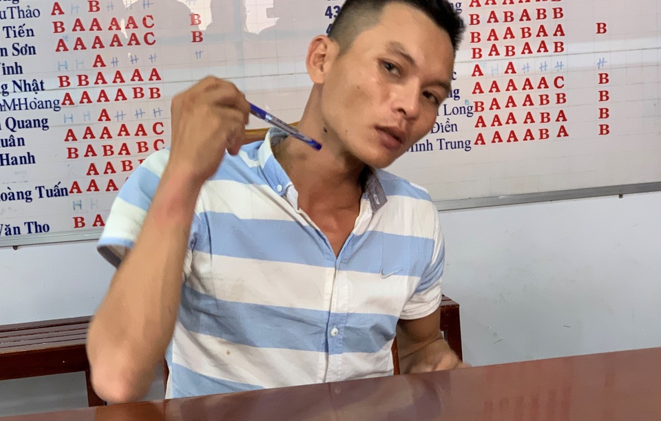 Tài xế xe ôm công nghệ bị “khách” dí dao vào cổ, cướp tài sản - 2 Tài xế xe ôm công nghệ bị “khách” dí dao vào cổ, cướp tài sản - 2