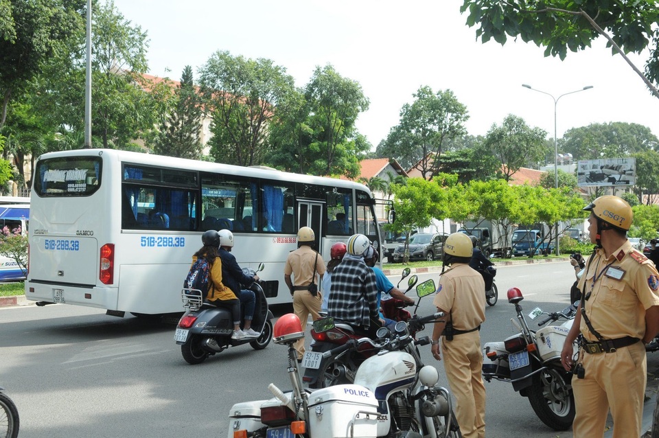 Ngày đầu tổng kiểm tra phương tiện: Lập biên bản hơn 700 trường hợp - 6 Ngày đầu tổng kiểm tra phương tiện: Lập biên bản hơn 700 trường hợp - 6