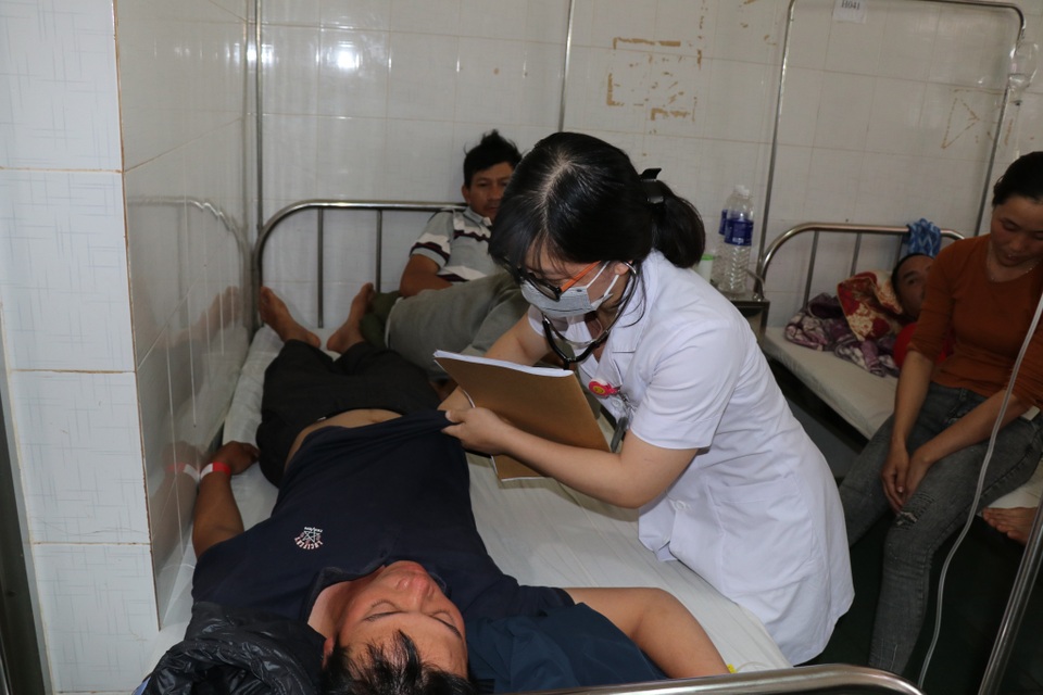 Vụ hàng trăm người nhập viện sau ăn đám cưới: Tạm dừng hoạt động 2 cơ sở phục vụ tiệc cưới - 1 Vụ hàng trăm người nhập viện sau ăn đám cưới: Tạm dừng hoạt động 2 cơ sở phục vụ tiệc cưới - 1