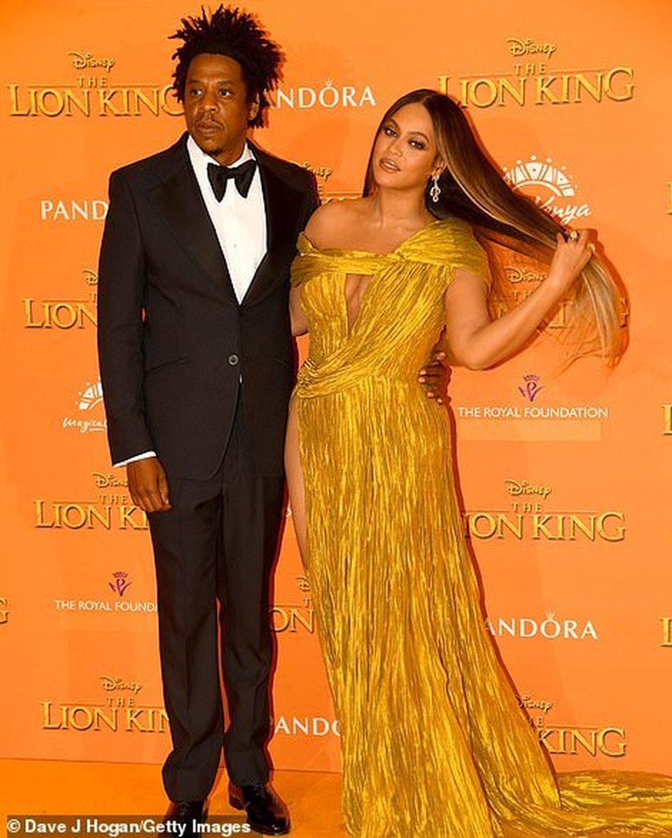 Beyonce diện váy xẻ táo bạo - 2 Beyonce diện váy xẻ táo bạo - 2