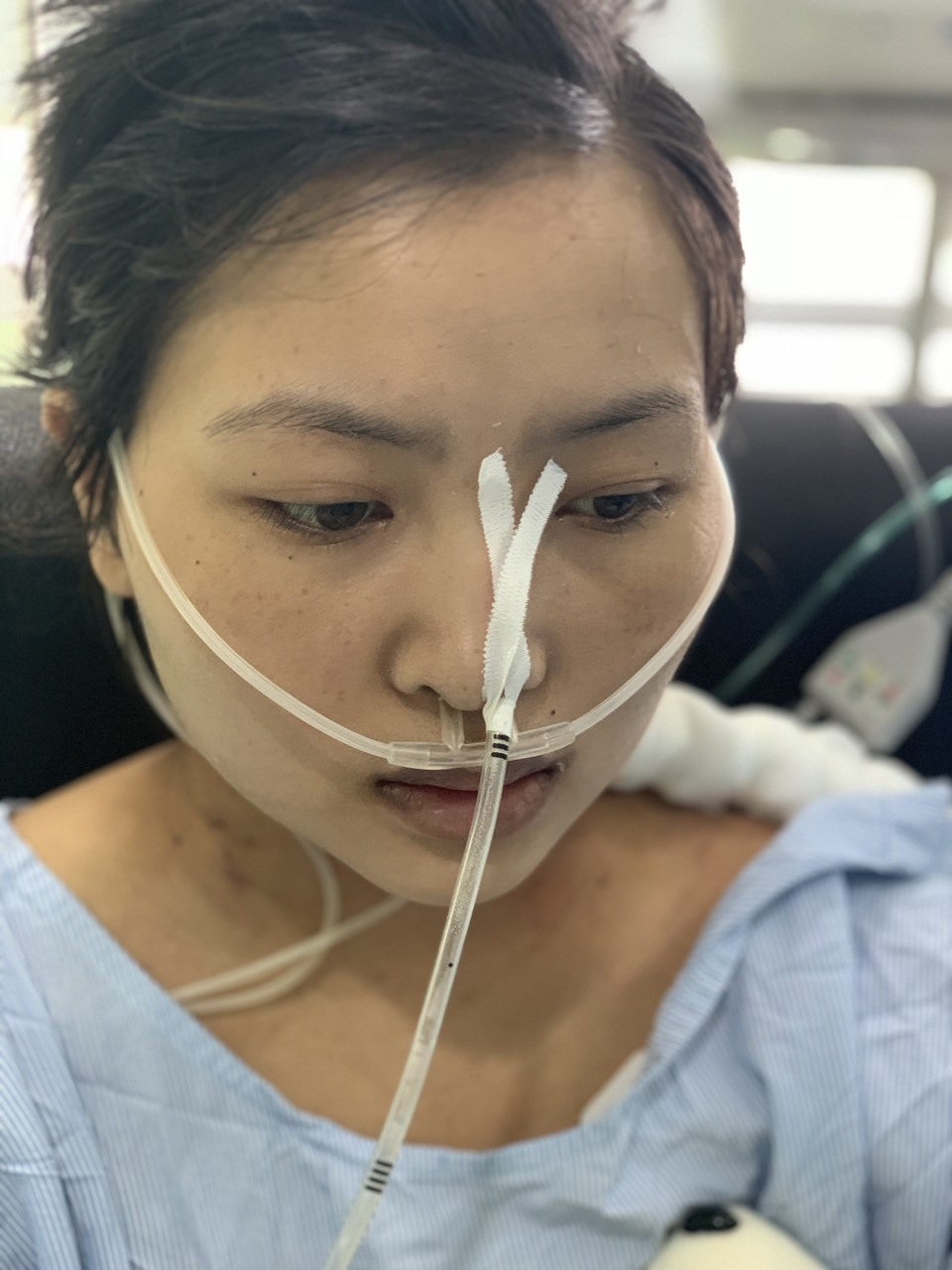 Xót xa cảnh mẹ nghèo mong hiến tính mạng để cứu con gái nhập viện bất thường - 3 Xót xa cảnh mẹ nghèo mong hiến tính mạng để cứu con gái nhập viện bất thường - 3
