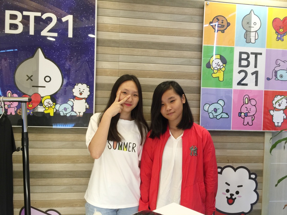 Fan Việt hào hứng chiêm ngưỡng phòng trưng bày nhóm BTS đầu tiên tại Việt Nam - 3 Fan Việt hào hứng chiêm ngưỡng phòng trưng bày nhóm BTS đầu tiên tại Việt Nam - 3
