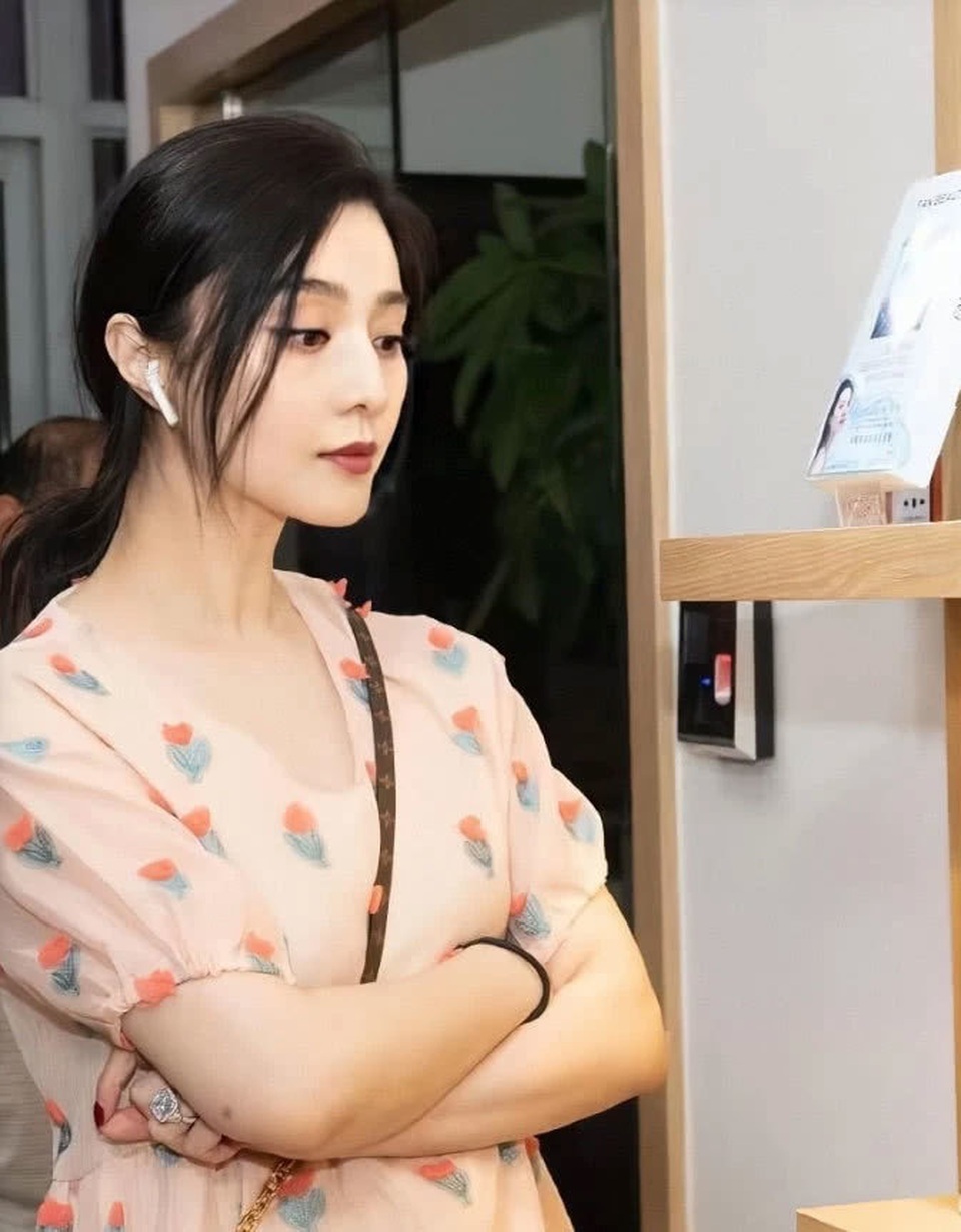 Phạm Băng Băng xuất hiện thường xuyên hơn sau khi chia tay Lý Thần - 3 Phạm Băng Băng xuất hiện thường xuyên hơn sau khi chia tay Lý Thần - 3