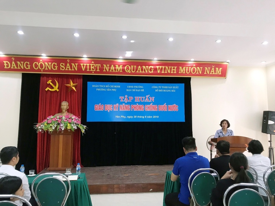 Giáo dục kỹ năng chống đuối nước miễn phí cho trẻ phường Yên Phụ - 1 Giáo dục kỹ năng chống đuối nước miễn phí cho trẻ phường Yên Phụ - 1