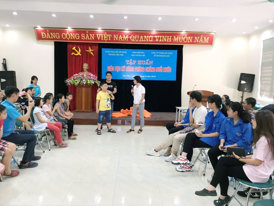 Giáo dục kỹ năng chống đuối nước miễn phí cho trẻ phường Yên Phụ - 3 Giáo dục kỹ năng chống đuối nước miễn phí cho trẻ phường Yên Phụ - 3