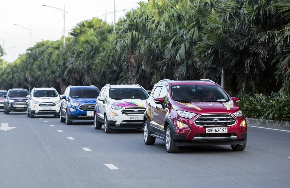 Xe bán tải ngổ ngáo lấn làn vượt ẩu: Cần nghiêm trị hành vi coi thường luật pháp - 1