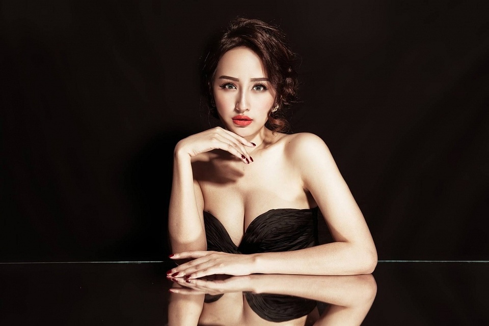 Mai Phương Thúy “khoe” ảnh hở bạo sau khi phủ nhận chuyện kết hôn - 8 Mai Phương Thúy “khoe” ảnh hở bạo sau khi phủ nhận chuyện kết hôn - 8