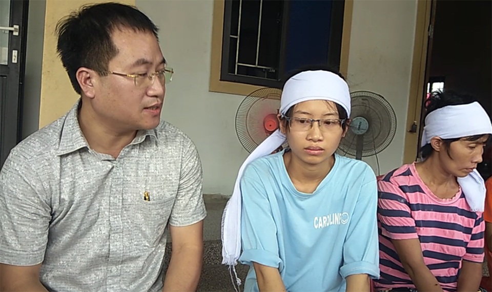 Nữ sinh bỏ thi tốt nghiệp chịu tang cha xúc động được nhiều trường đại học tiếp nhận - 5 Nữ sinh bỏ thi tốt nghiệp chịu tang cha xúc động được nhiều trường đại học tiếp nhận - 5