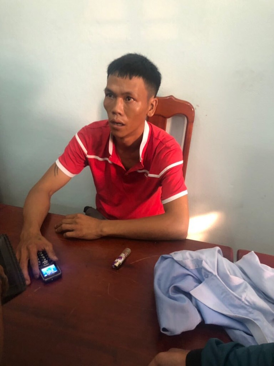 Đối tượng cướp tiền đánh gãy tay cháu bé bán vé số Đối tượng cướp tiền đánh gãy tay cháu bé bán vé số