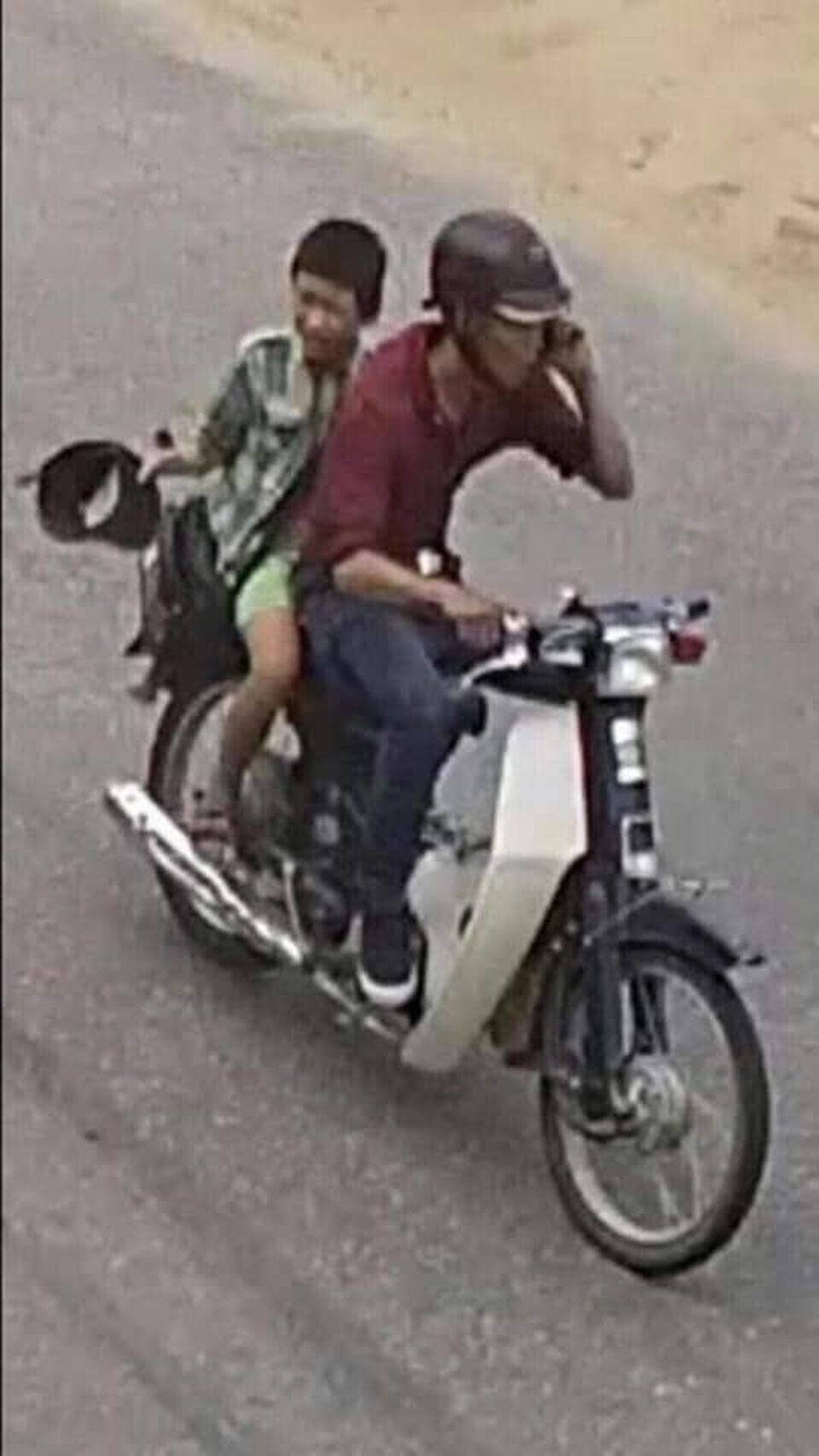 Đối tượng cướp tiền đánh gãy tay cháu bé bán vé số Đối tượng cướp tiền đánh gãy tay cháu bé bán vé số