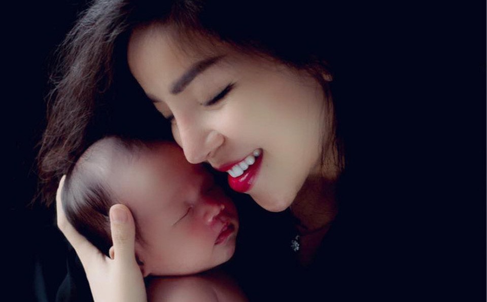 Ca sĩ Minh Chuyên lần đầu hé lộ hình ảnh bố của con trai - 1 Ca sĩ Minh Chuyên lần đầu hé lộ hình ảnh bố của con trai - 1