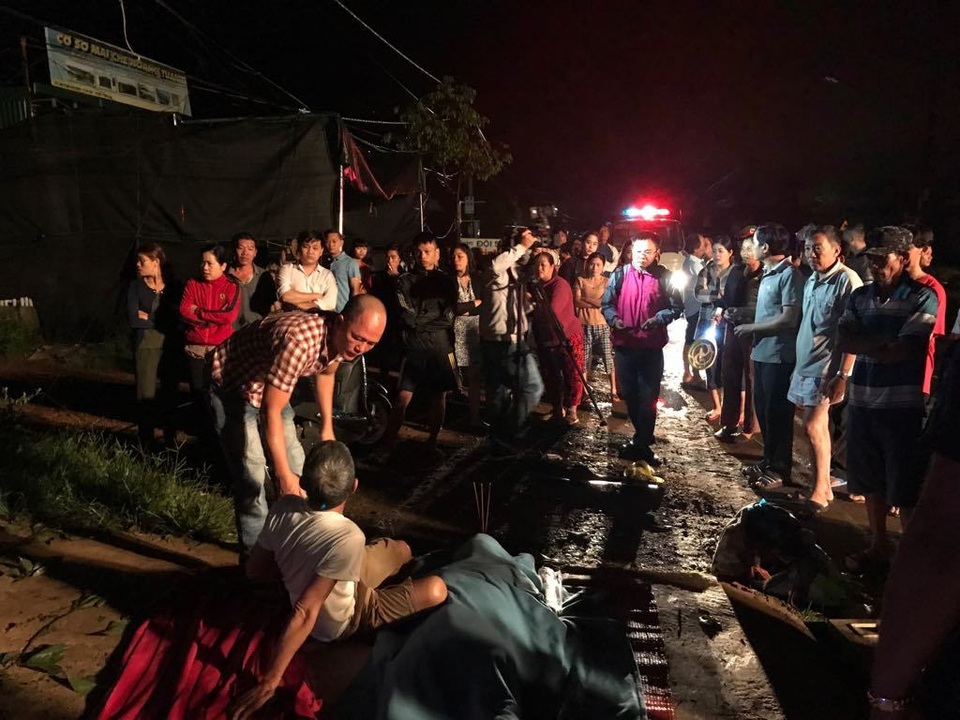 Lật xe khách, 1 người tử vong, nhiều người bị thương - 3 Lật xe khách, 1 người tử vong, nhiều người bị thương - 3