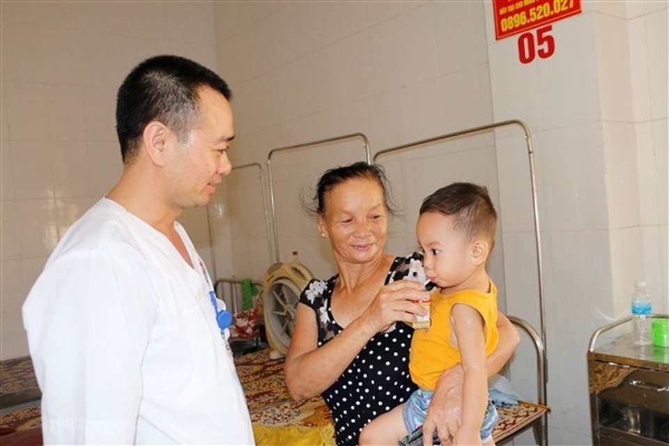 Kịp thời cứu sống bé trai 19 tháng tuổi bị hóc dị vật thanh quản - 2 Kịp thời cứu sống bé trai 19 tháng tuổi bị hóc dị vật thanh quản - 2