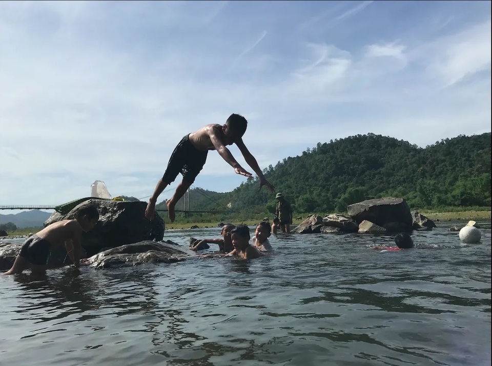 Ngược dòng con sông đánh lừa mắt người nhìn - 8 Ngược dòng con sông đánh lừa mắt người nhìn - 8