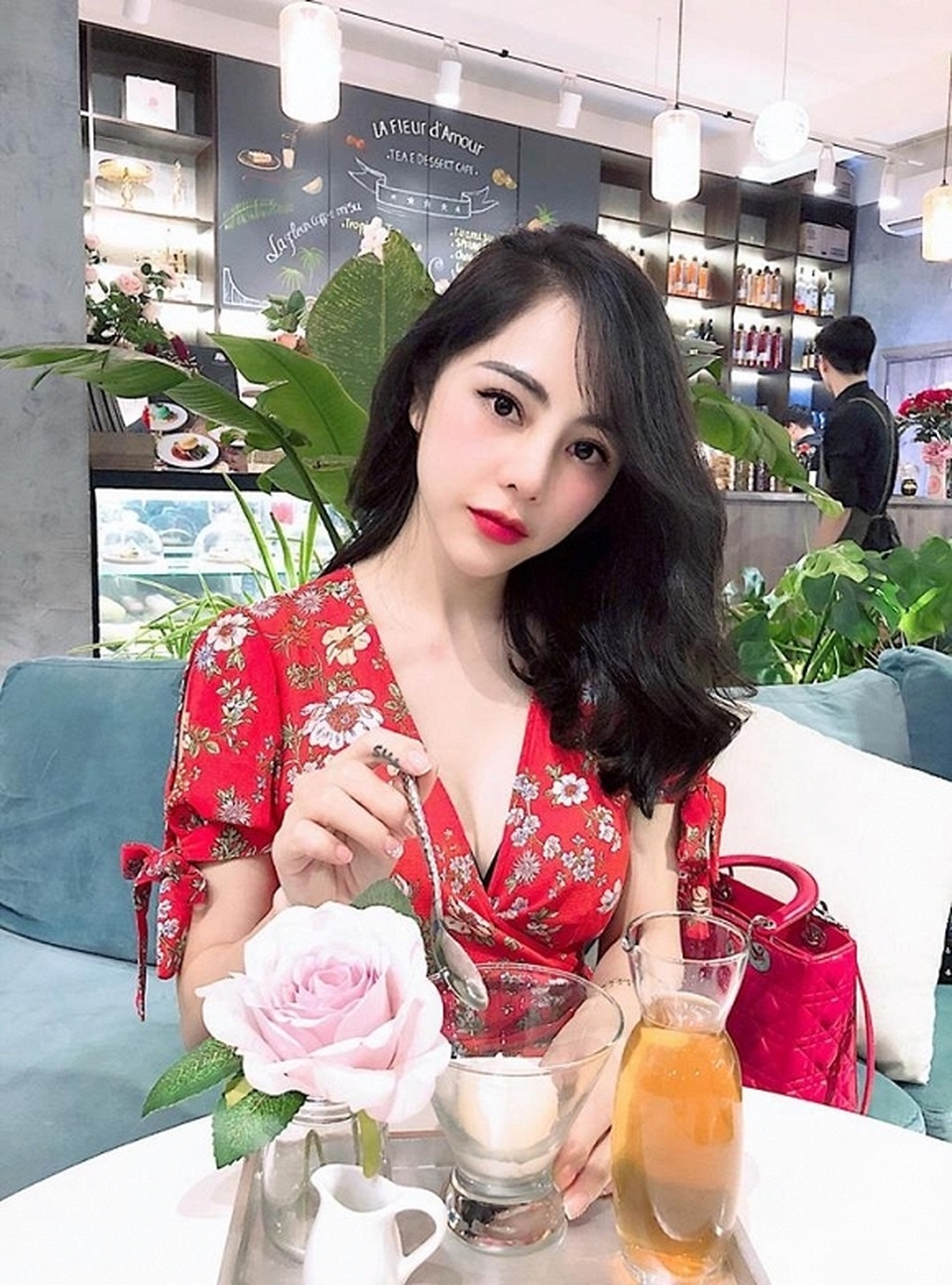 MC VTV Bạch Lan Phương ở tuổi 33 vẫn quyến rũ không kém dàn sao trẻ - 2 MC VTV Bạch Lan Phương ở tuổi 33 vẫn quyến rũ không kém dàn sao trẻ - 2