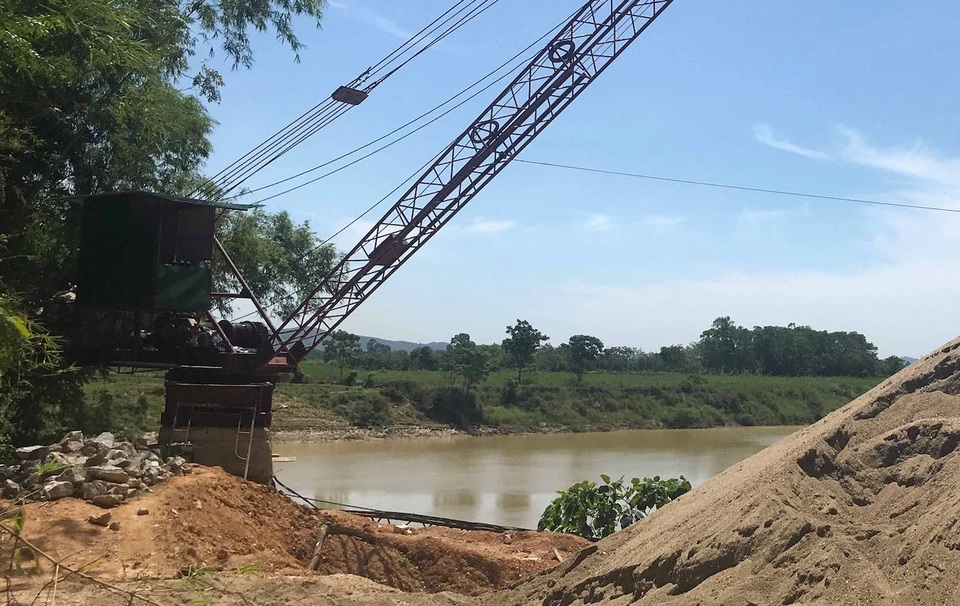 Báo động tình trạng bến tập kết cát sỏi trái phép đe doạ dòng sông Lam! - 3 Báo động tình trạng bến tập kết cát sỏi trái phép đe doạ dòng sông Lam! - 3
