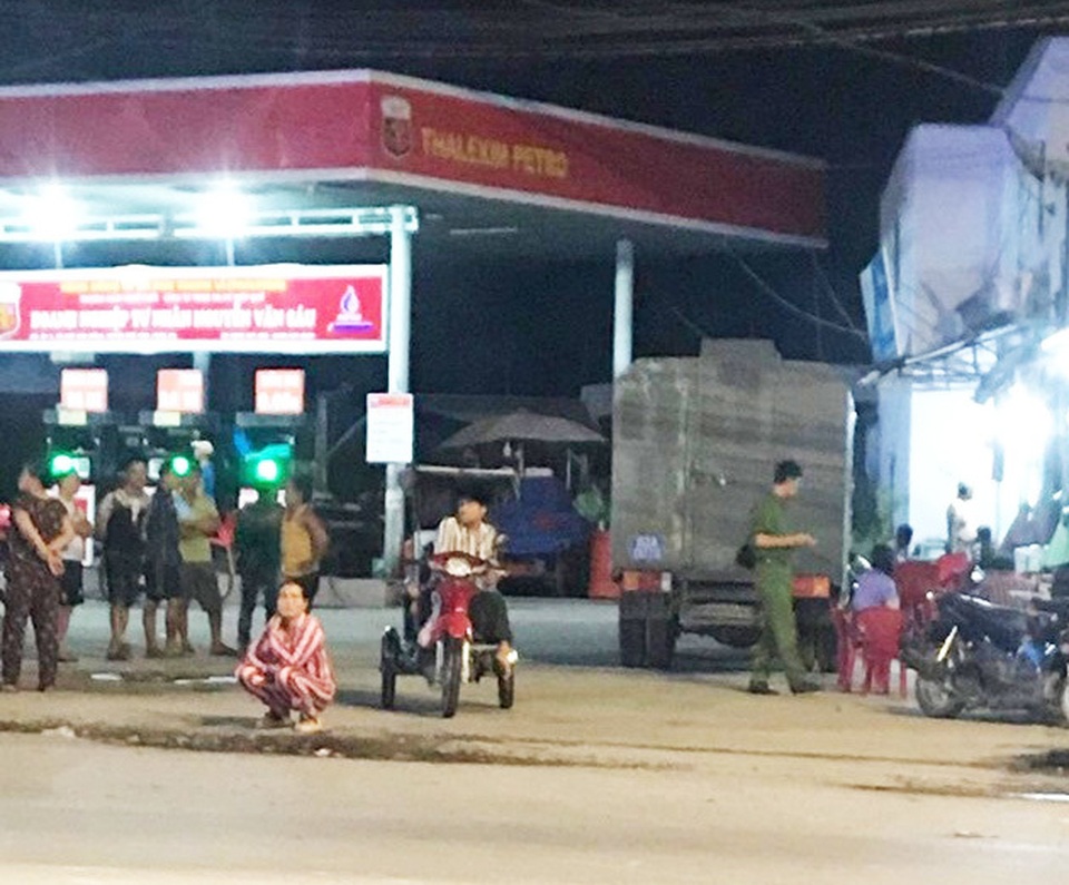 Đâm chết nhân viên bán xăng vì không cho nợ - 1 Đâm chết nhân viên bán xăng vì không cho nợ - 1
