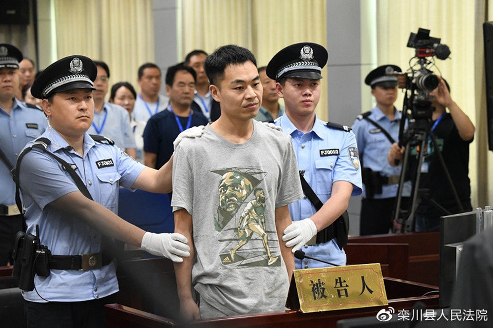 Đi tù vì chặn đánh giáo viên cũ, quay clip đưa lên mạng xã hội - 4