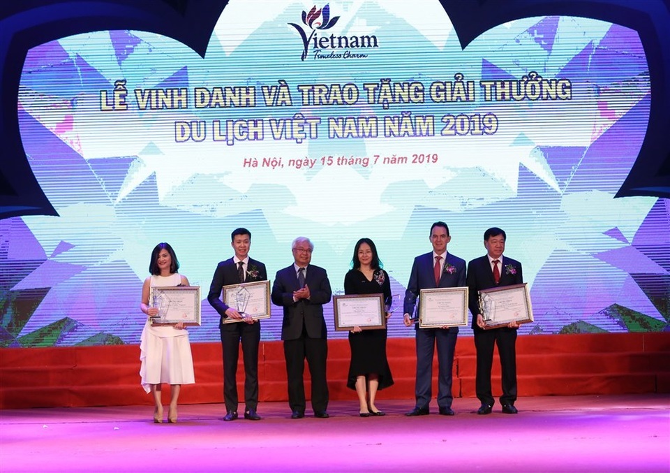 “Cơn mưa giải thưởng du lịch Việt Nam 2019” dành cho Tập đoàn Sun Group - 1 “Cơn mưa giải thưởng du lịch Việt Nam 2019” dành cho Tập đoàn Sun Group - 1