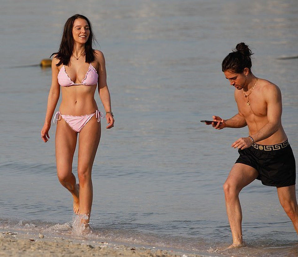 Helen Flanagan - Gái hai con vẫn thon thả, quyến rũ - 8 Helen Flanagan - Gái hai con vẫn thon thả, quyến rũ - 8