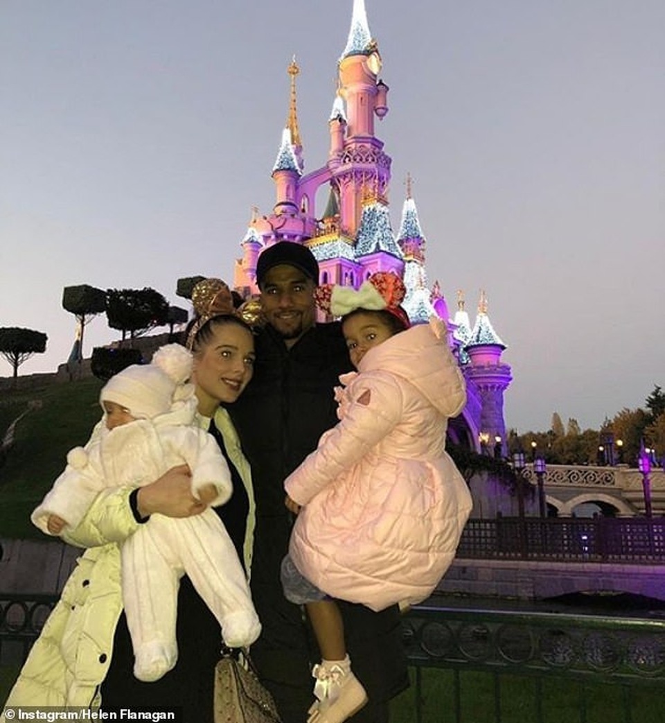 Helen Flanagan - Gái hai con vẫn thon thả, quyến rũ - 11 Helen Flanagan - Gái hai con vẫn thon thả, quyến rũ - 11
