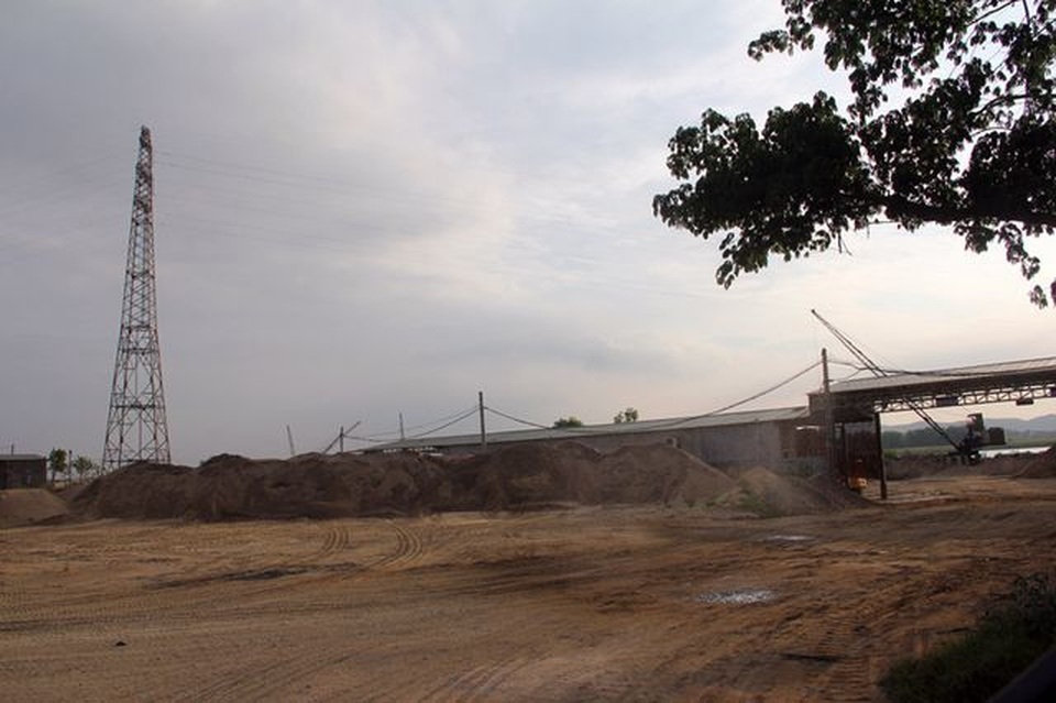 Chủ tịch HĐND tỉnh truy Giám đốc Sở Tài nguyên và Môi trường về giá cát xây dựng - 1 Chủ tịch HĐND tỉnh truy Giám đốc Sở Tài nguyên và Môi trường về giá cát xây dựng - 1