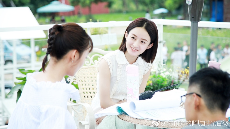 Triệu Lệ Dĩnh trở lại màn ảnh nhỏ với hình ảnh trẻ trung, năng động - 3 Triệu Lệ Dĩnh trở lại màn ảnh nhỏ với hình ảnh trẻ trung, năng động - 3
