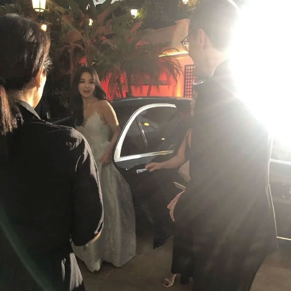 Cách đối diện “sóng gió” ly hôn đầy bản lĩnh của Song Hye Kyo - 10 Cách đối diện “sóng gió” ly hôn đầy bản lĩnh của Song Hye Kyo - 10