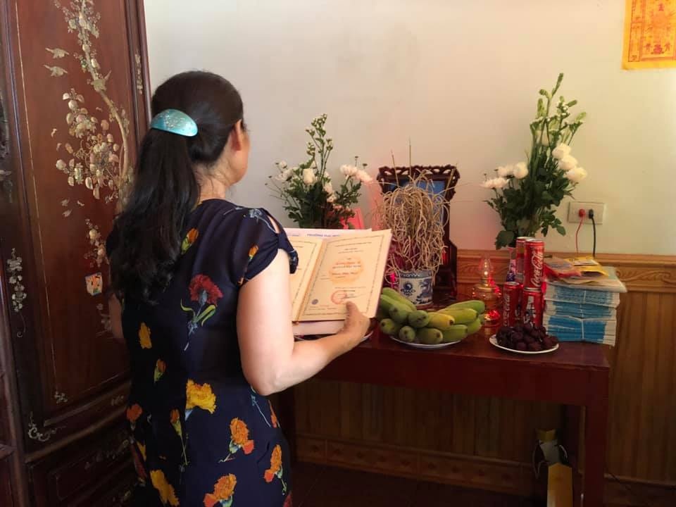 Trường ĐH Thủy Lợi về quê trao bằng Thạc sĩ cho học viên đã mất - 2 Trường ĐH Thủy Lợi về quê trao bằng Thạc sĩ cho học viên đã mất - 2