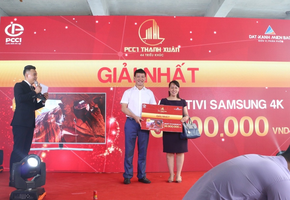 Hàng trăm khách hàng “chen chân” tham quan căn hộ mẫu PCC1 Thanh Xuân - 3 Hàng trăm khách hàng “chen chân” tham quan căn hộ mẫu PCC1 Thanh Xuân - 3