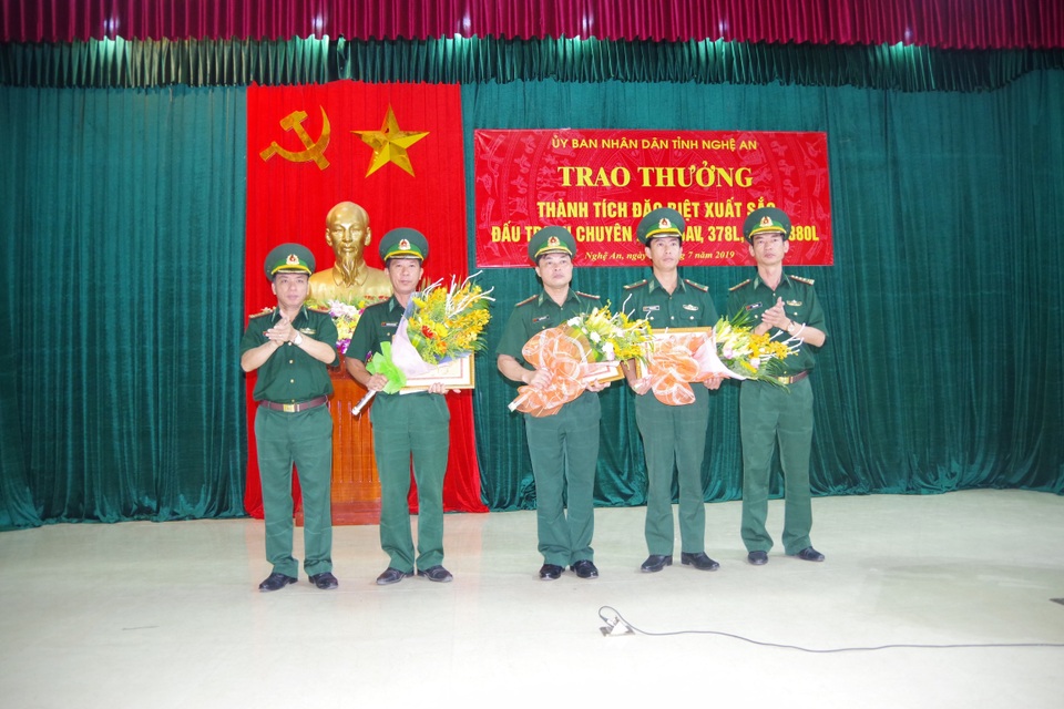 Nghệ An: Thưởng lớn vụ triệt phá đường dây ma túy khủng - 2 Nghệ An: Thưởng lớn vụ triệt phá đường dây ma túy khủng - 2