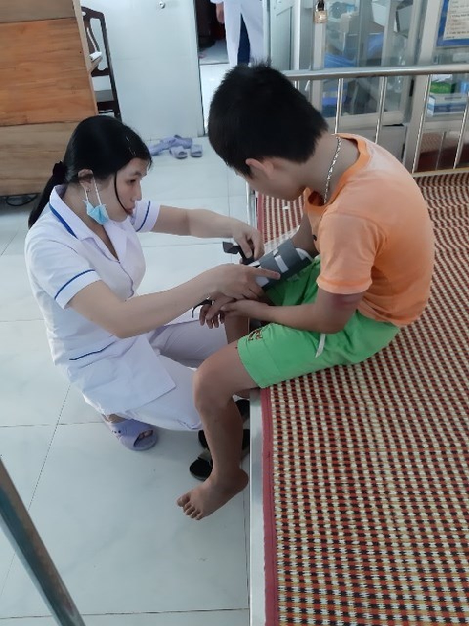 Tạm giam đối tượng cướp tiền cháu bán vé số Tạm giam đối tượng cướp tiền cháu bán vé số