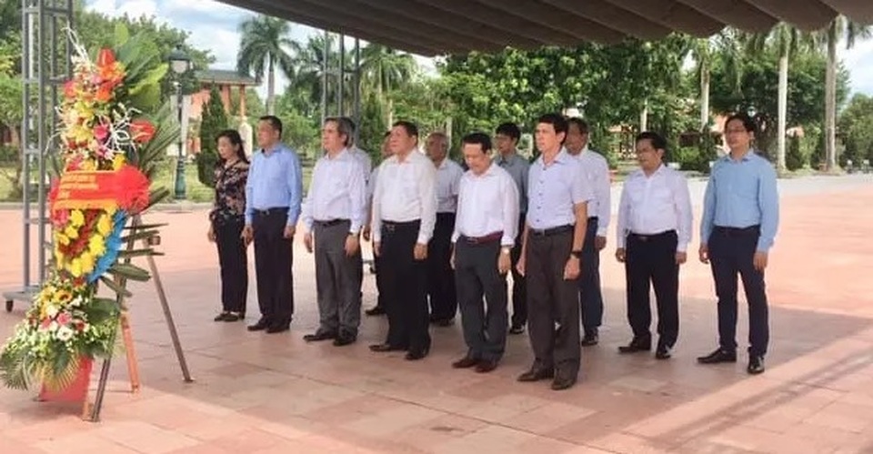 Trưởng Ban Kinh tế Trung ương tri ân liệt sĩ, thăm gia đình chính sách tại Quảng Trị - 1 Trưởng Ban Kinh tế Trung ương tri ân liệt sĩ, thăm gia đình chính sách tại Quảng Trị - 1