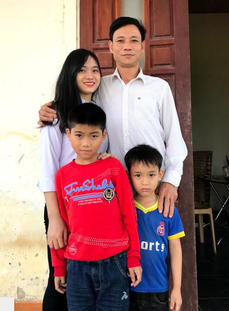 Nỗi lo của nữ sinh mồ côi mẹ đạt điểm 10 môn Lịch sử - 1 Nỗi lo của nữ sinh mồ côi mẹ đạt điểm 10 môn Lịch sử - 1